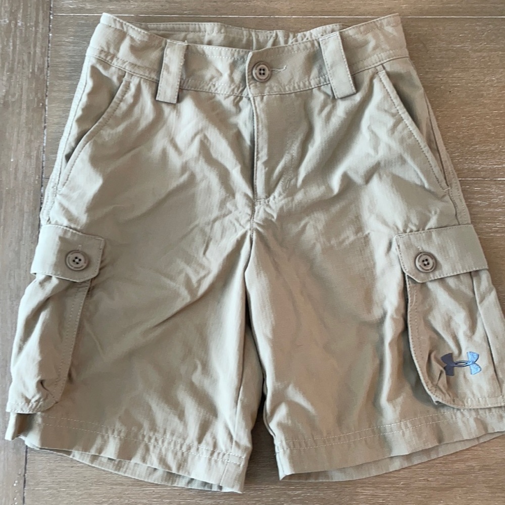 Under Armour boys cargo shorts YSM